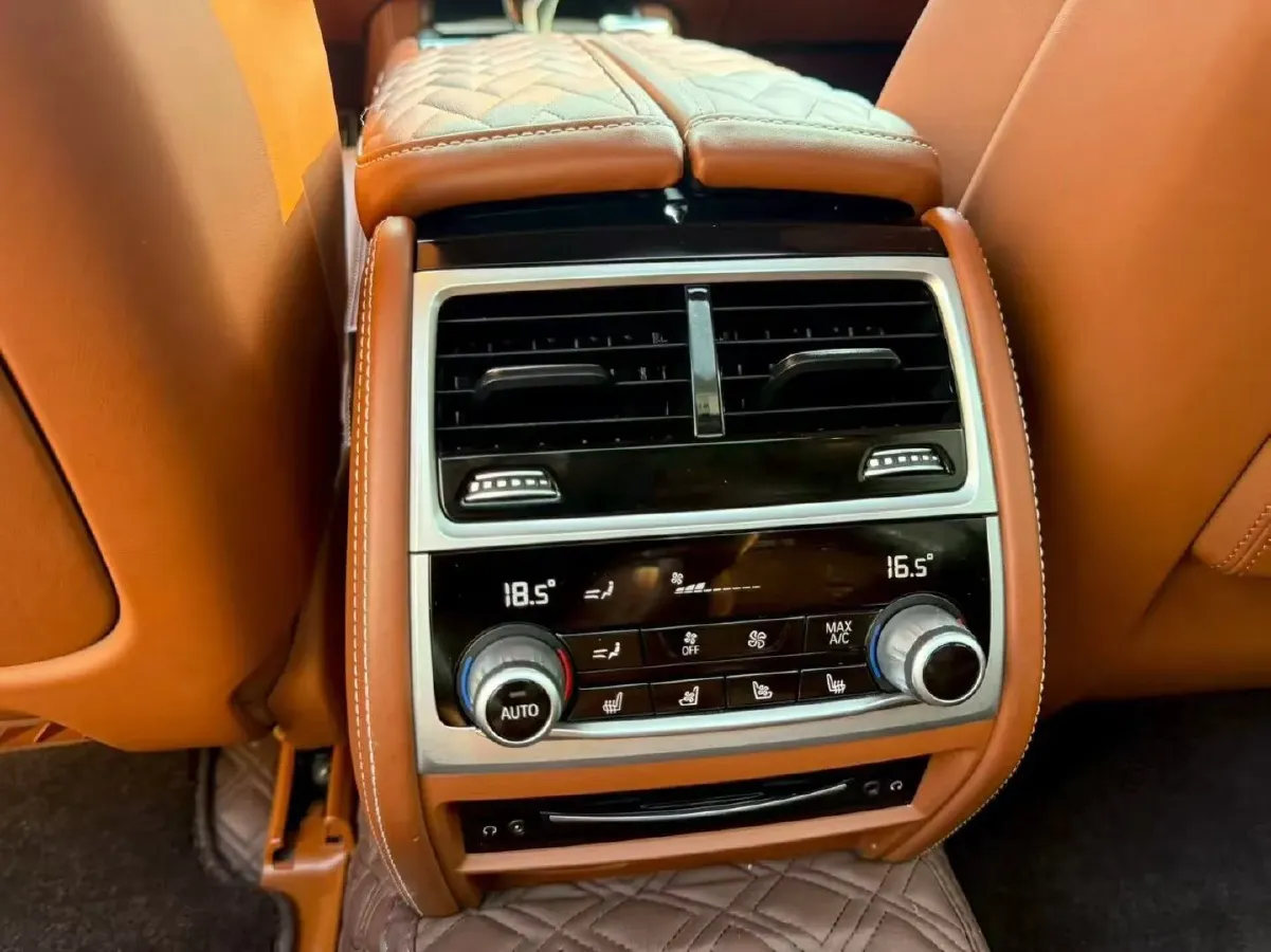 2021 BMW 7 Series 3.0T 340HP L6 8AT,autocango,china used car exporter,china ev exporter,chinese used car exporter,chinese used ev exporter