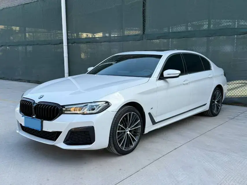 2022 BMW 5 Series 2.0T 252HP L4 8AT