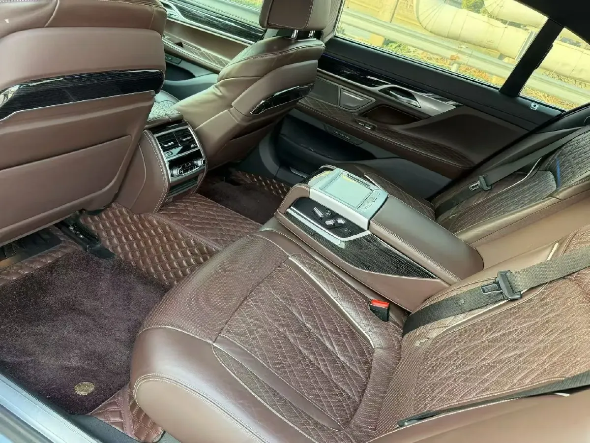 2019 BMW 7 Series 3.0T 340HP L6 8AT,autocango,china used car exporter,china ev exporter,chinese used car exporter,chinese used ev exporter