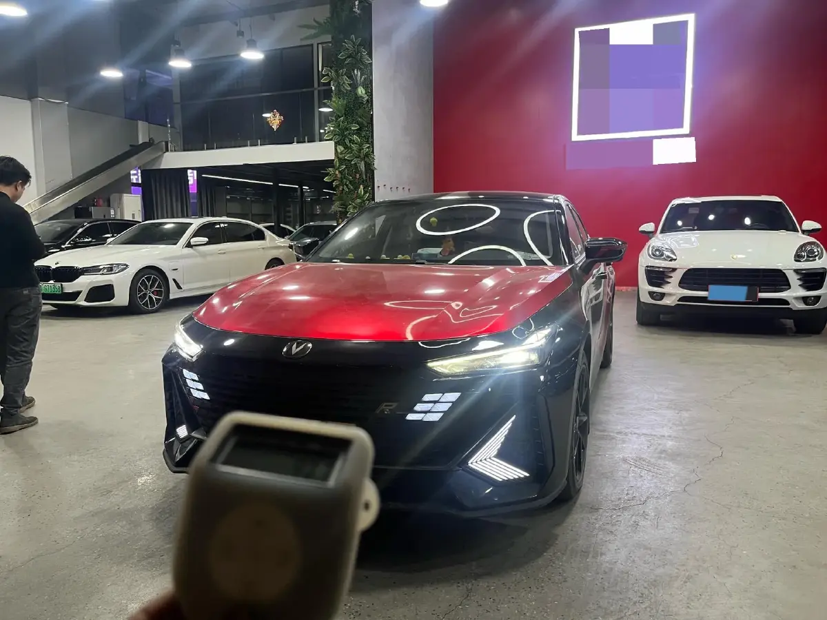 2023 ChangAn UNI-V iDD 1.5T 170HP L4 6TCT PHEV 18.4KWH