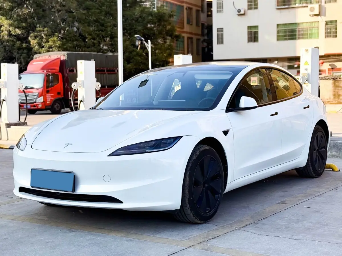 2025 Tesla Model 3 BEV