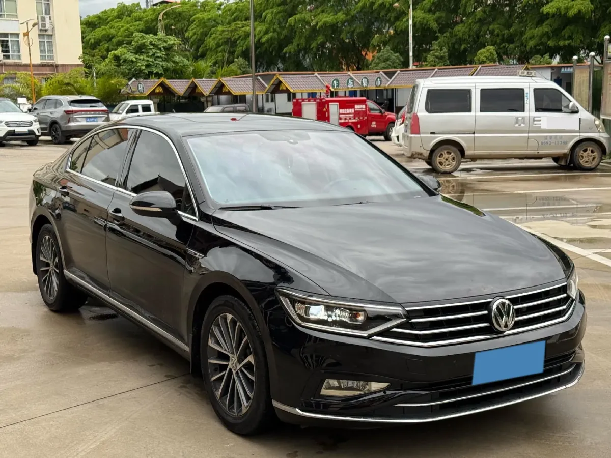 2020 Volkswagen Magotan 2.0T 186HP L4 7DCT,autocango,china used car exporter,china ev exporter,chinese used car exporter,chinese used ev exporter