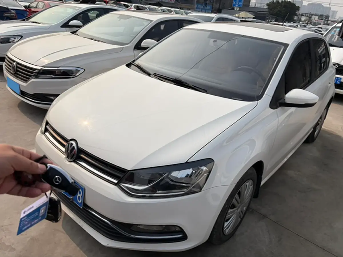 2016 Volkswagen Polo 1.6L 110HP L4 6AT