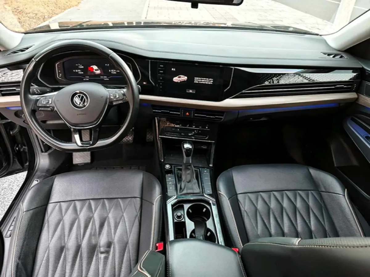 2021 Volkswagen Passat 2.0T 186HP L4 7DCT,autocango,china used car exporter,china ev exporter,chinese used car exporter,chinese used ev exporter