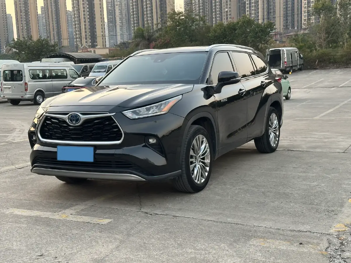2023 Toyota Highlander 2.5L 189HP L4 E-CVT Hybrid
