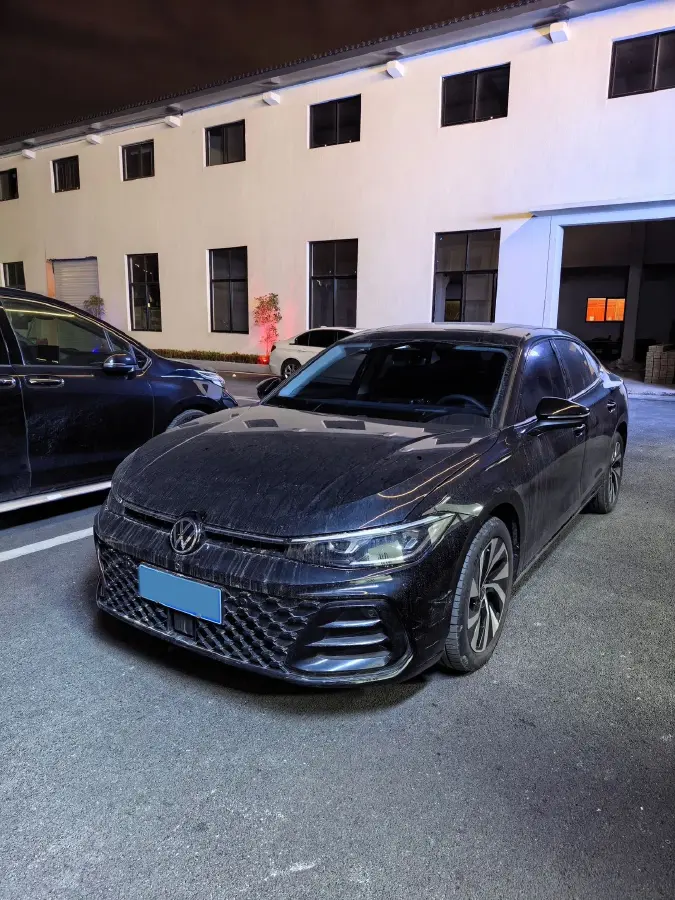 2025 Volkswagen Passat 2.0T 220HP L4 7DCT