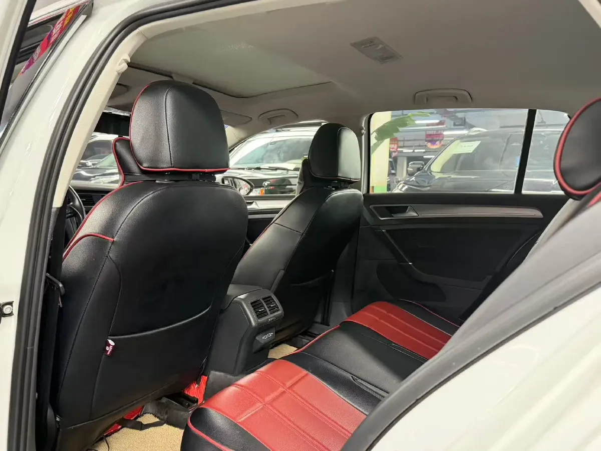 2019 Ford Focus 1.5T 184HP L3 8AT,autocango,china used car exporter,china ev exporter,chinese used car exporter,chinese used ev exporter