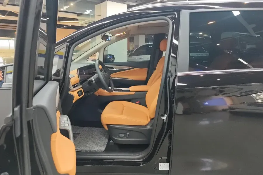 2025 MAXUS G50 PHEV 1.5L 98HP L4 1DHT PHEV 18.65KWH,autocango,china used car exporter,china ev exporter,chinese used car exporter,chinese used ev exporter