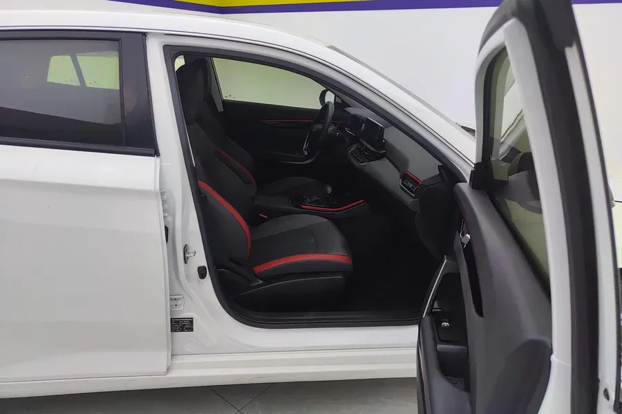 2021 DongFeng Aeolus YiXuan 1.5T 150HP L4 6DCT,autocango,china used car exporter,china ev exporter,chinese used car exporter,chinese used ev exporter