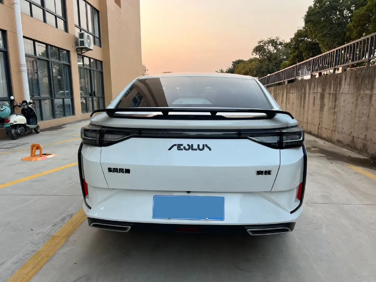 2023 DongFeng Aeolus YiXuan 1.5L 125HP L4 6DCT,autocango,china used car exporter,china ev exporter,chinese used car exporter,chinese used ev exporter