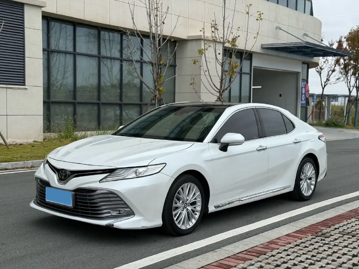 2019 Toyota Camry 2.5L 209HP L4 8AT