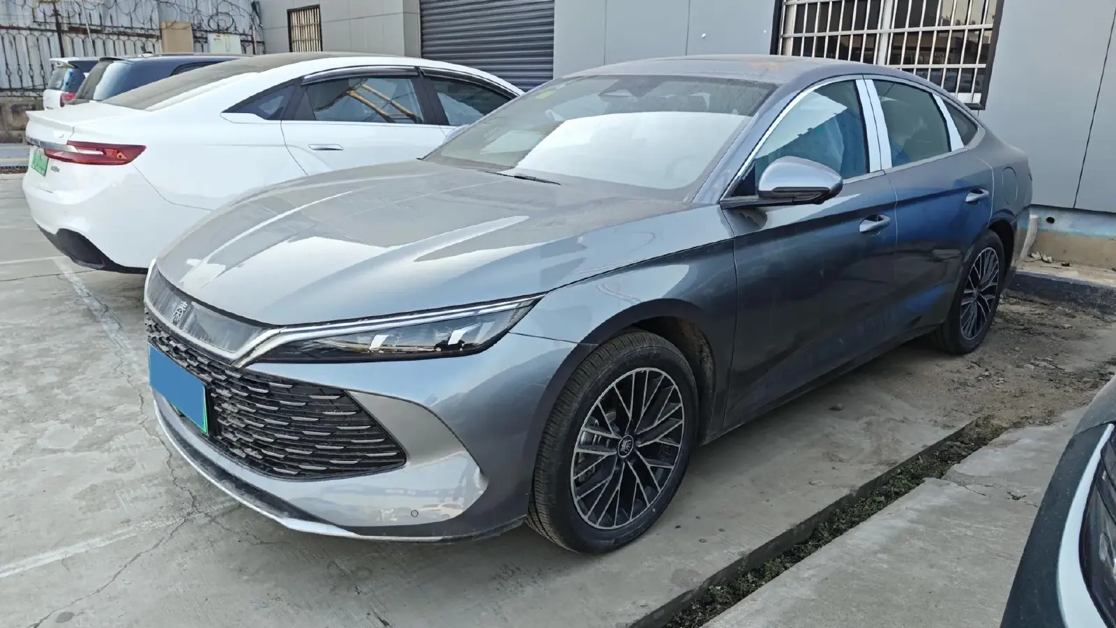 2024 BYD QinL 1.5L 101HP L4 E-CVT PHEV 15.87KWH