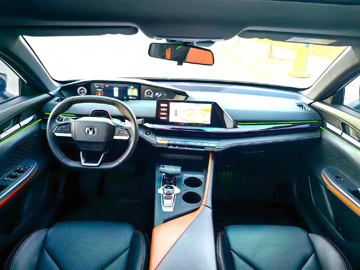 2022 ChangAn UNI-V 1.5T 188HP L4 7DCT,autocango,china used car exporter,china ev exporter,chinese used car exporter,chinese used ev exporter