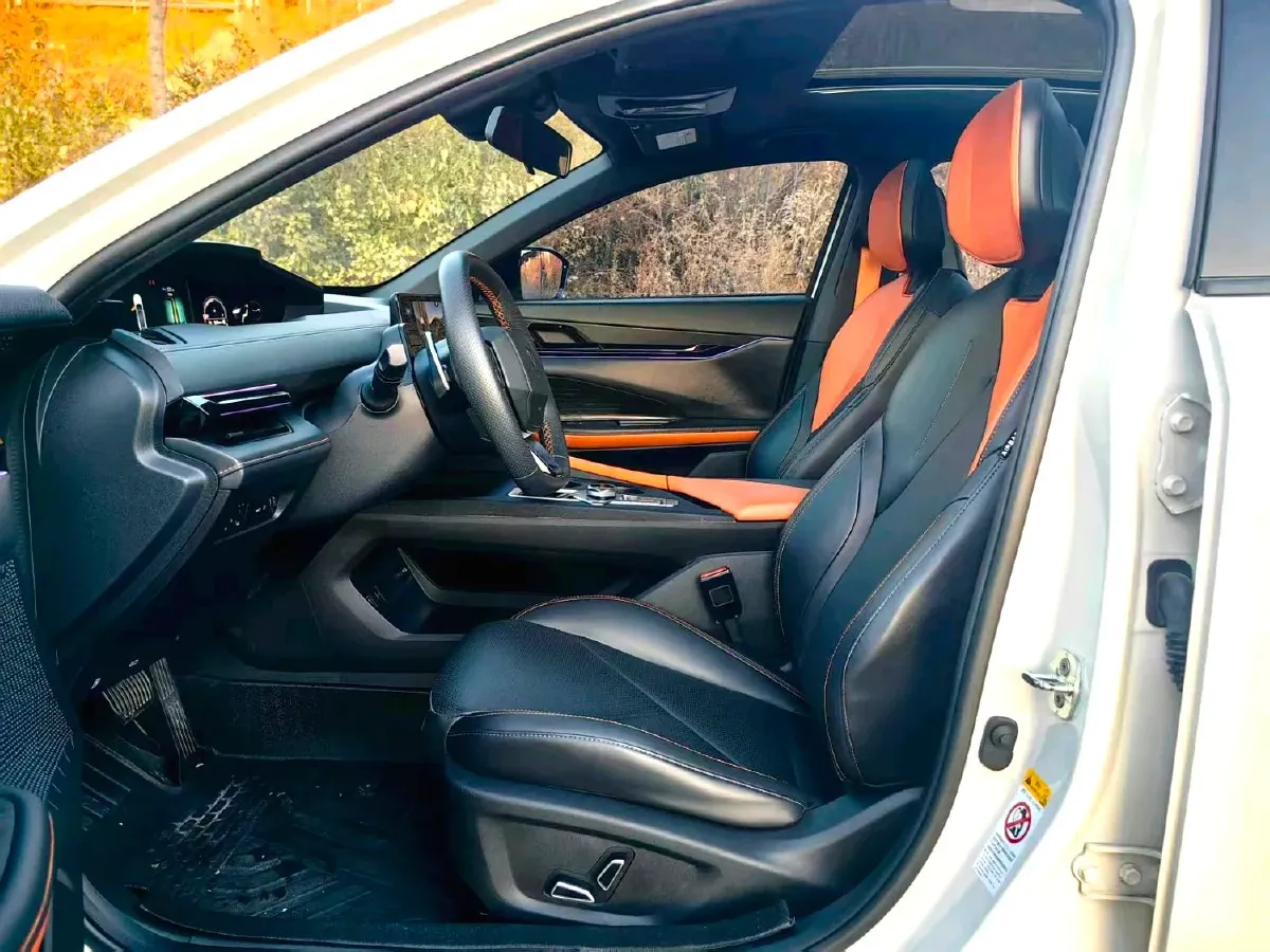 2022 ChangAn UNI-V 1.5T 188HP L4 7DCT,autocango,china used car exporter,china ev exporter,chinese used car exporter,chinese used ev exporter