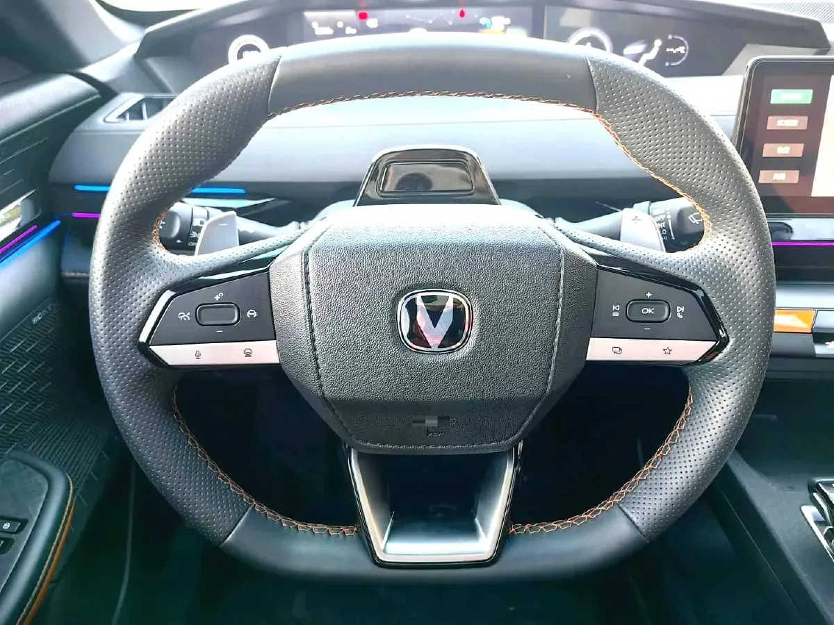 2022 ChangAn UNI-V 1.5T 188HP L4 7DCT,autocango,china used car exporter,china ev exporter,chinese used car exporter,chinese used ev exporter