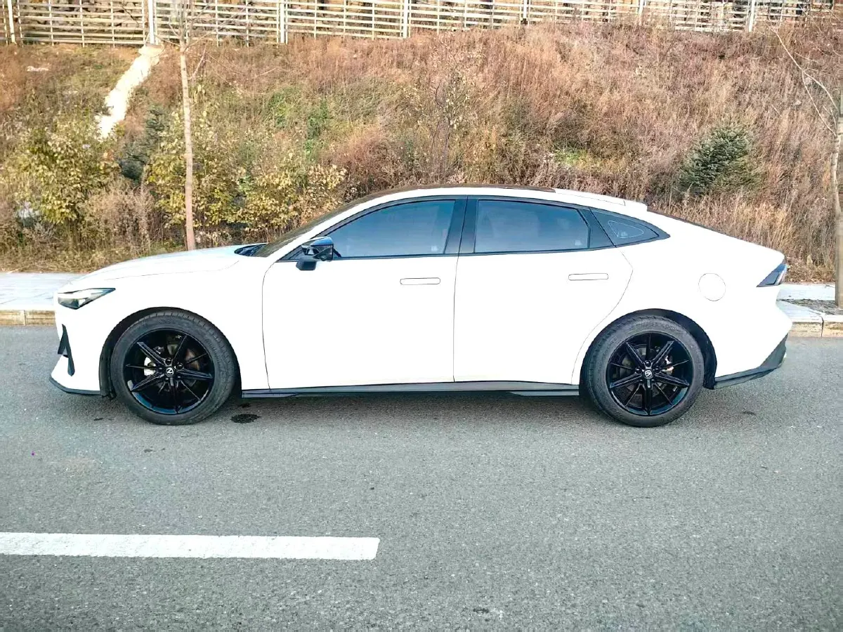 2022 ChangAn UNI-V 1.5T 188HP L4 7DCT,autocango,china used car exporter,china ev exporter,chinese used car exporter,chinese used ev exporter