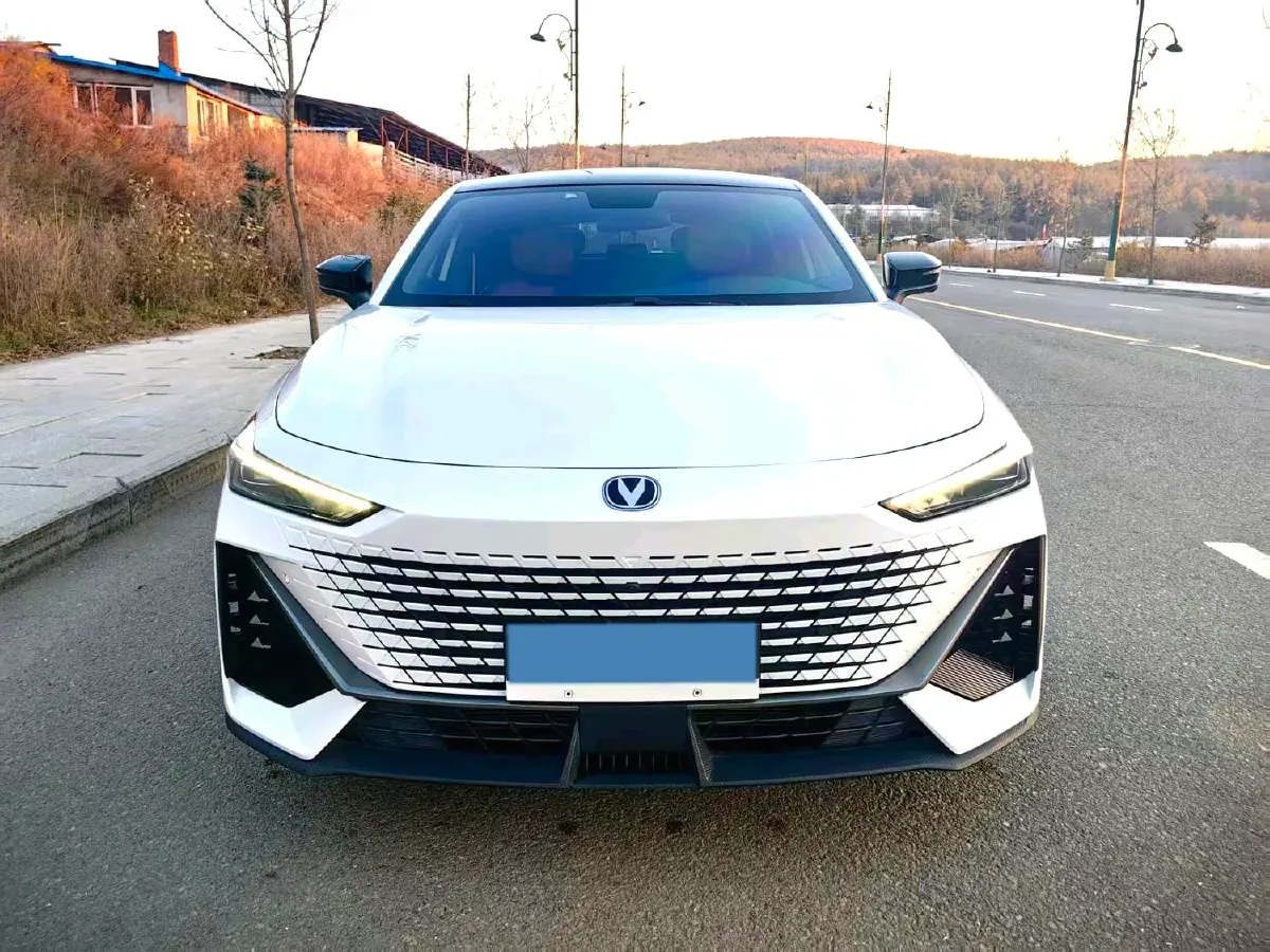 2022 ChangAn UNI-V 1.5T 188HP L4 7DCT,autocango,china used car exporter,china ev exporter,chinese used car exporter,chinese used ev exporter