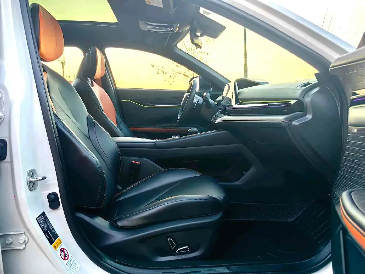 2022 ChangAn UNI-V 1.5T 188HP L4 7DCT,autocango,china used car exporter,china ev exporter,chinese used car exporter,chinese used ev exporter