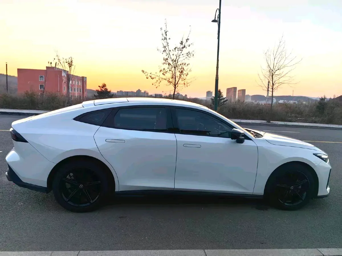 2022 ChangAn UNI-V 1.5T 188HP L4 7DCT,autocango,china used car exporter,china ev exporter,chinese used car exporter,chinese used ev exporter