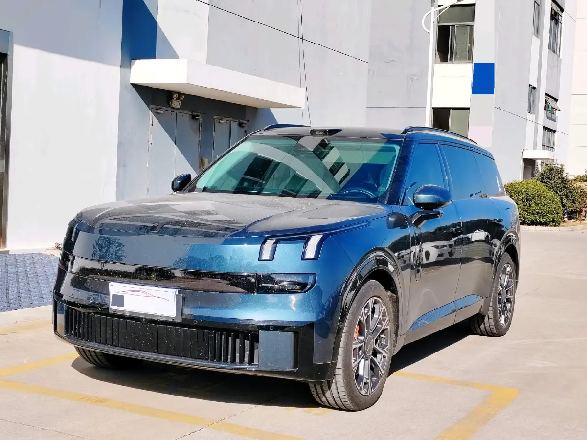 2025 LYNK&CO 900 2.0T 254HP L4 3DHT PHEV