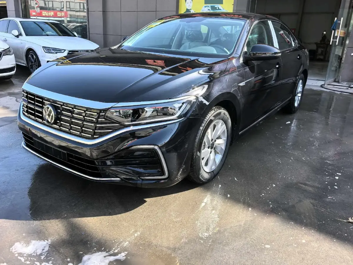 2025 Volkswagen Passat 1.4T 150HP L4 6DCT PHEV