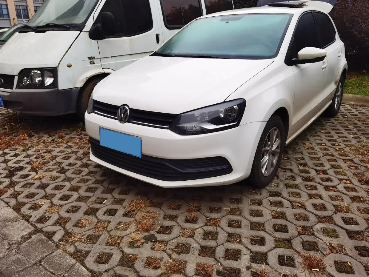 2016 Volkswagen Polo 1.4L 90HP L4 6AT