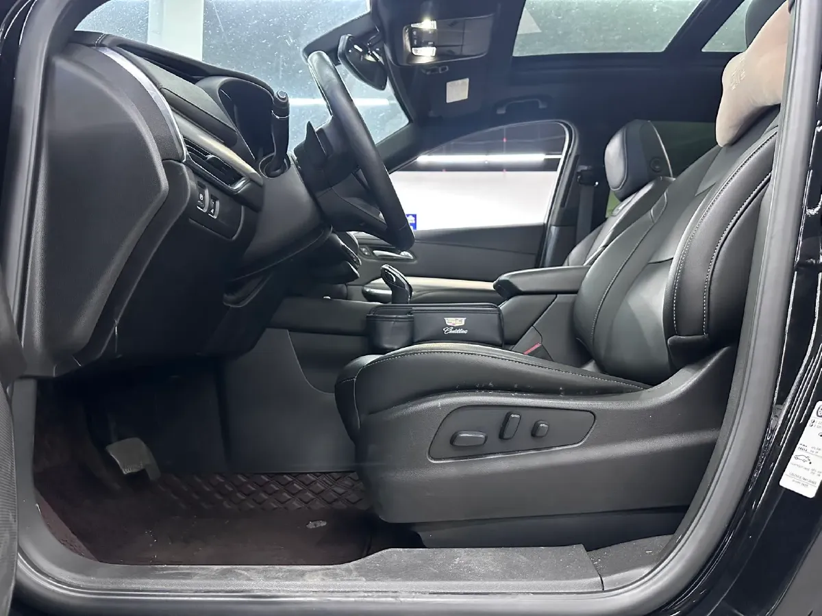 2021 Cadillac XT4 2.0T 237HP L4 9AT,autocango,china used car exporter,china ev exporter,chinese used car exporter,chinese used ev exporter