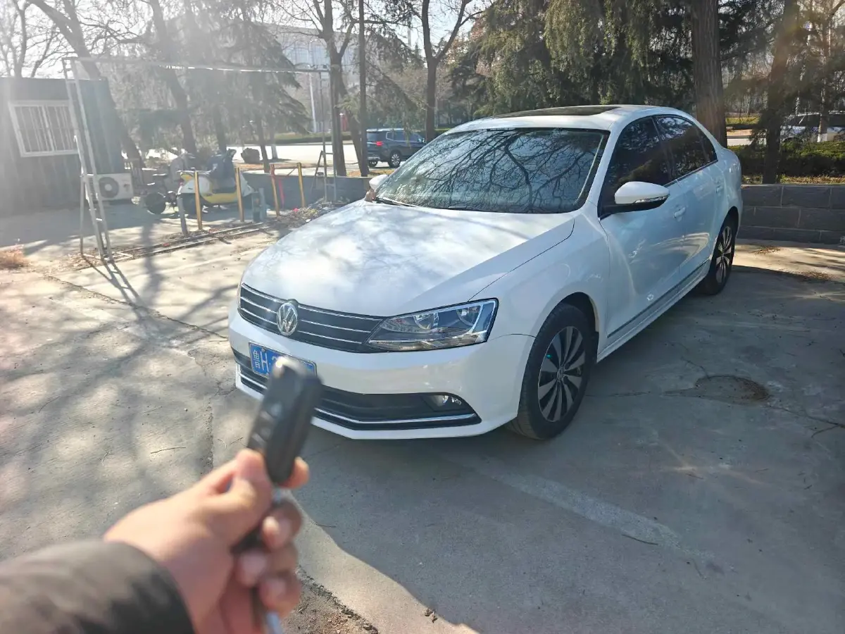 2018 Volkswagen Sagitar 1.2T 110HP L4 7DCT