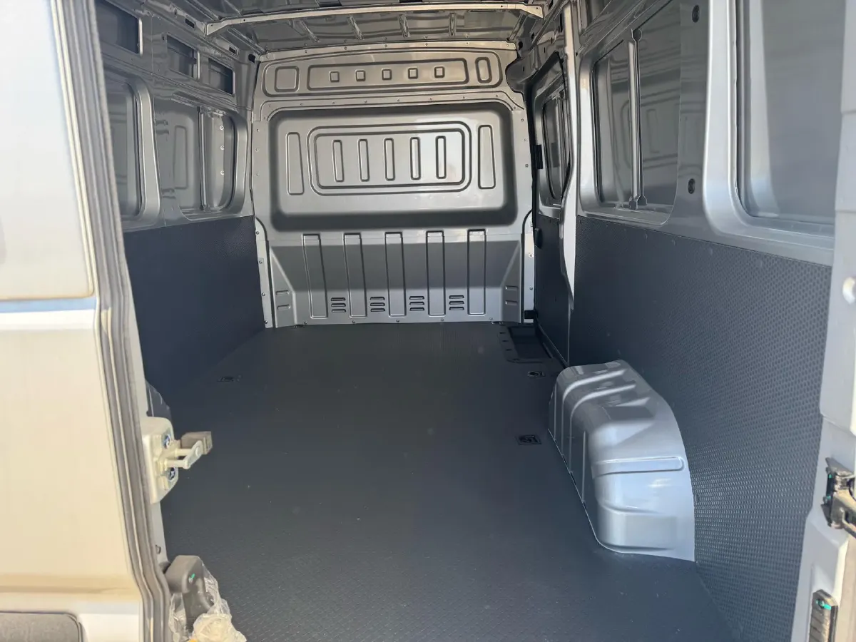 2023 Ford Transit 2.0T 220HP L4 5MT,autocango,china used car exporter,china ev exporter,chinese used car exporter,chinese used ev exporter