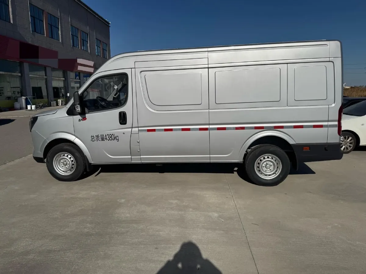 2023 Ford Transit 2.0T 220HP L4 5MT,autocango,china used car exporter,china ev exporter,chinese used car exporter,chinese used ev exporter