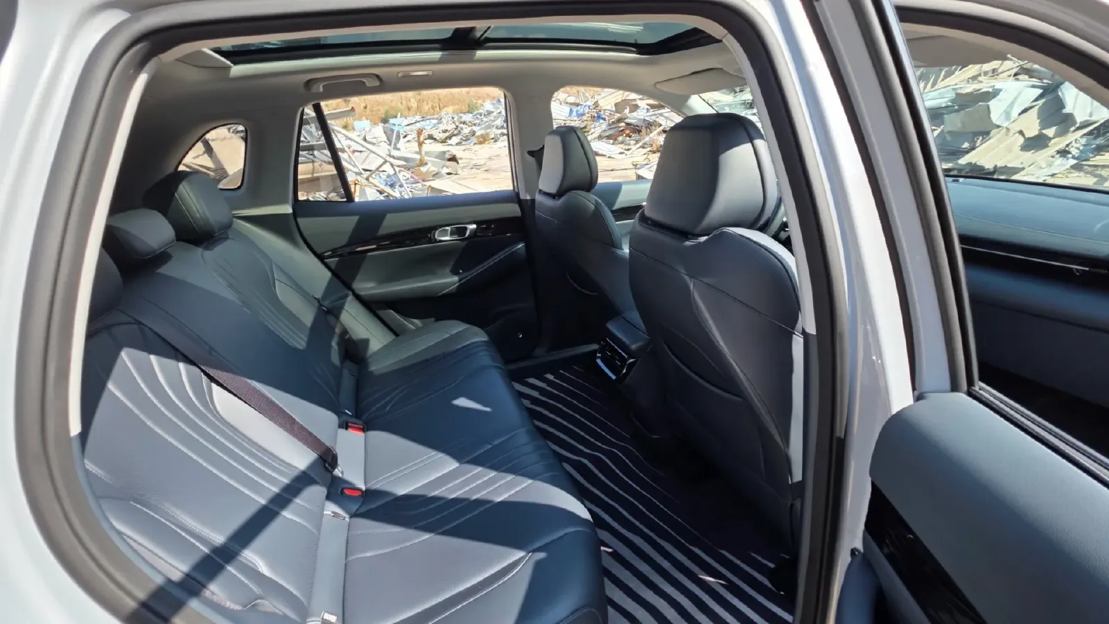 2024 Geely Emgrand L HiP 1.5T 181HP L4 3DHT PHEV 15.5KWH,autocango,china used car exporter,china ev exporter,chinese used car exporter,chinese used ev exporter