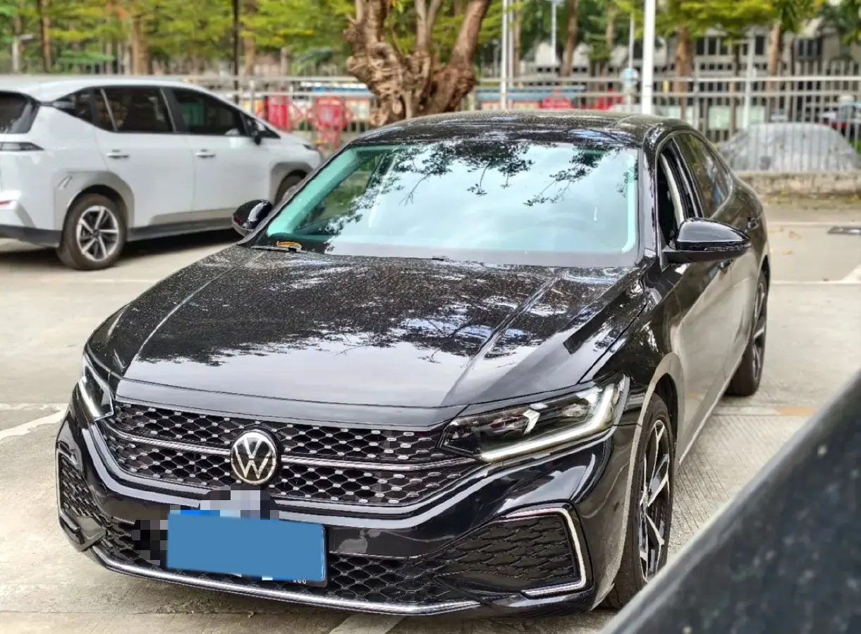 2024 Volkswagen Passat 2.0T 220HP L4 7DCT