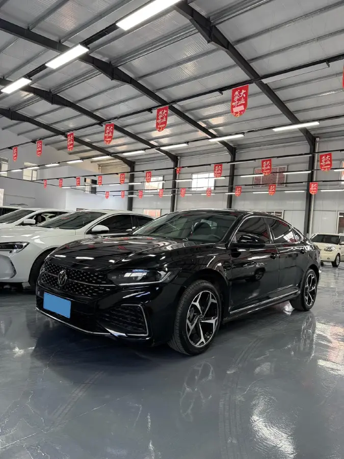 2024 Volkswagen Passat 2.0T 220HP L4 7DCT