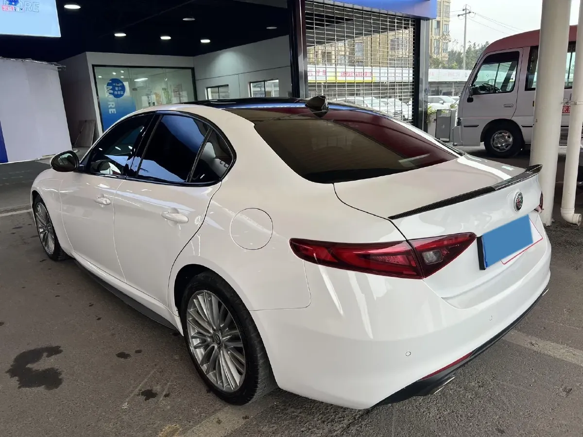 2017 Ford Mustang 2.3T 314HP L4 6AT,autocango,china used car exporter,china ev exporter,chinese used car exporter,chinese used ev exporter