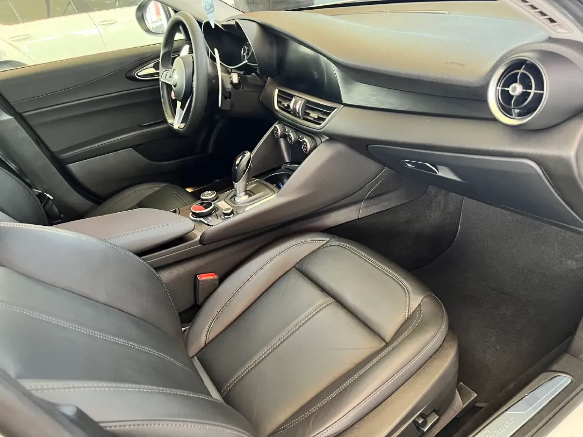 2017 Ford Mustang 2.3T 314HP L4 6AT,autocango,china used car exporter,china ev exporter,chinese used car exporter,chinese used ev exporter