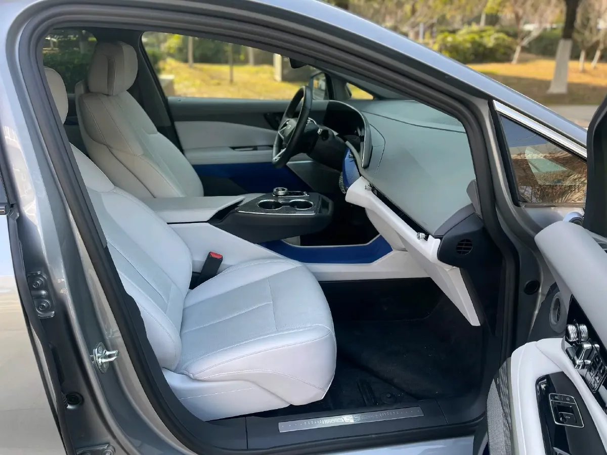 2024 Cadillac OPTIQ BEV 68.4KWH,autocango,china used car exporter,china ev exporter,chinese used car exporter,chinese used ev exporter