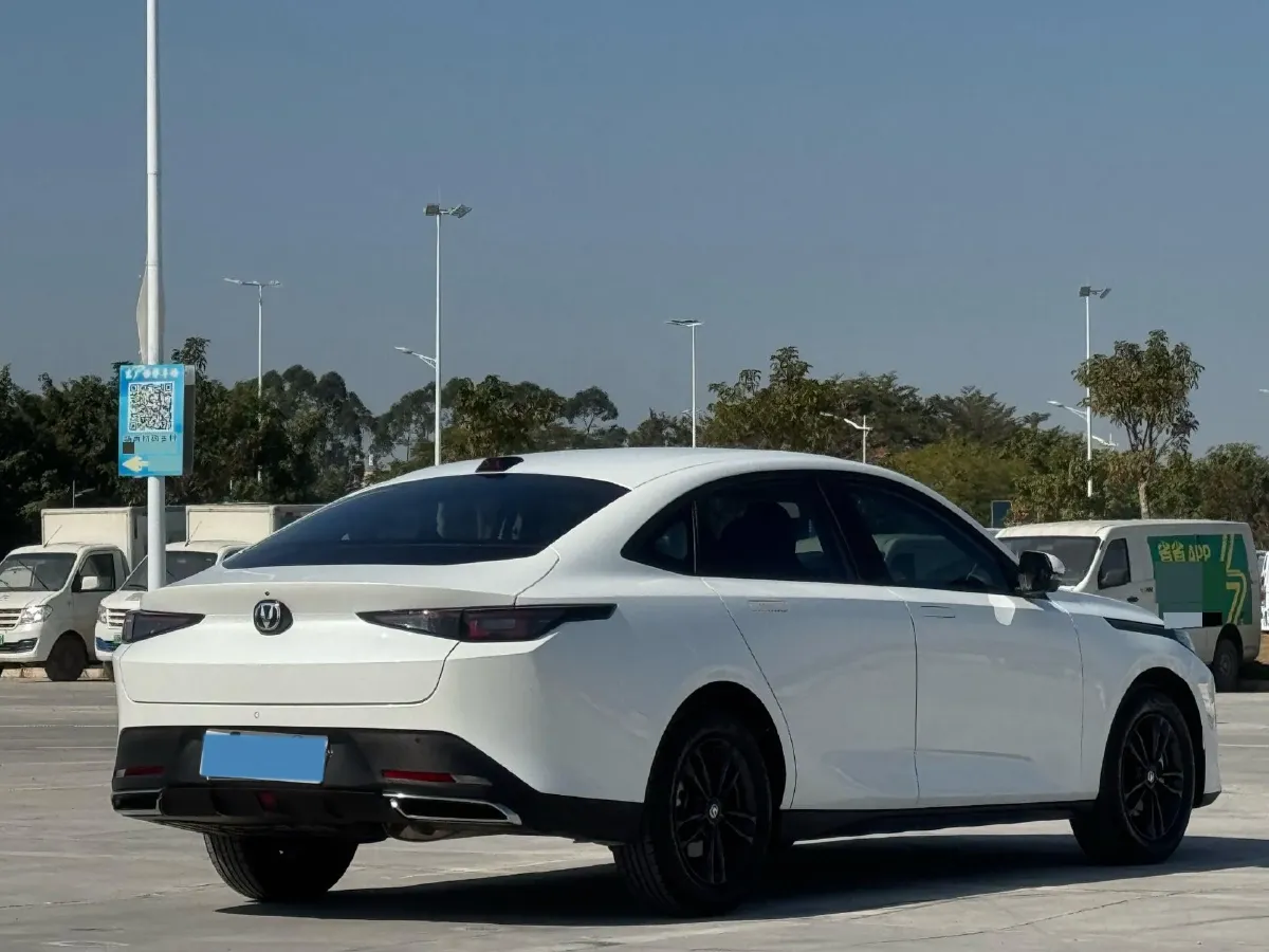 2023 ChangAn Lamore 1.5T 170HP L4 7DCT,autocango,china used car exporter,china ev exporter,chinese used car exporter,chinese used ev exporter