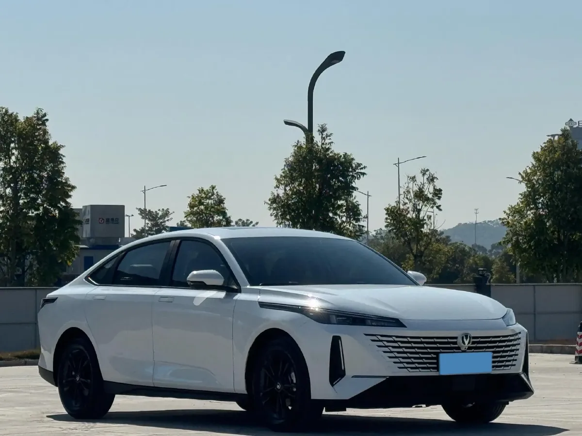 2023 ChangAn Lamore 1.5T 170HP L4 7DCT,autocango,china used car exporter,china ev exporter,chinese used car exporter,chinese used ev exporter