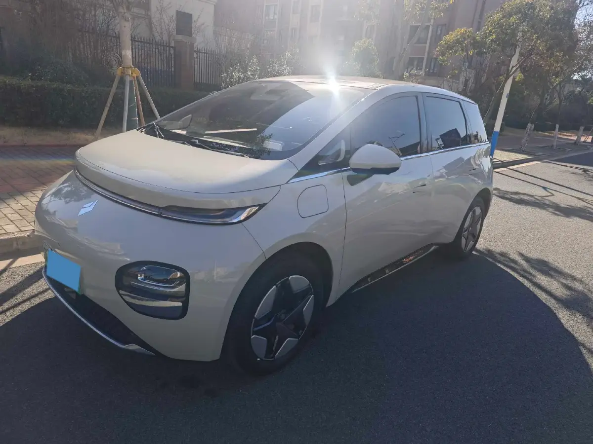 2023 BaoJun Cloud BEV 37.9KWH