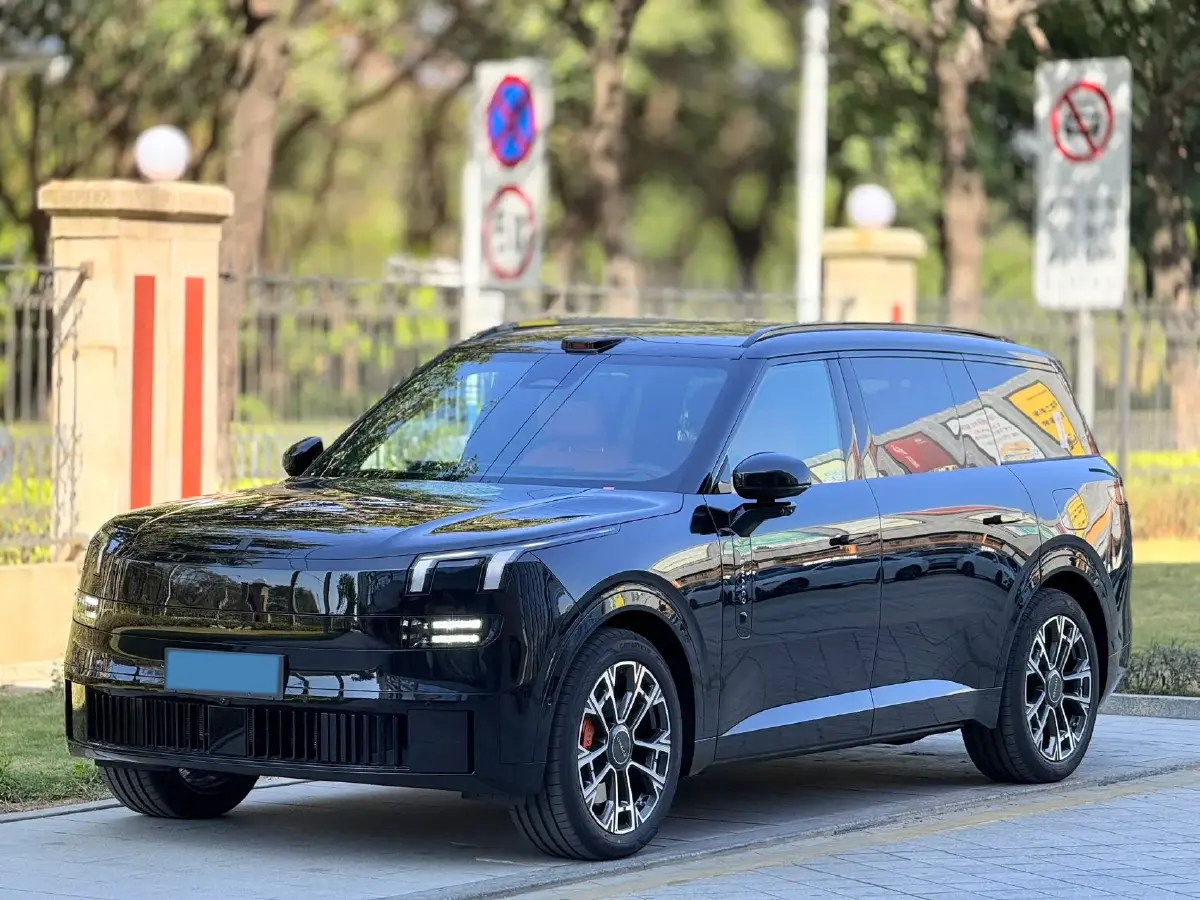 2025 LYNK&CO 900 2.0T 254HP L4 3DHT PHEV