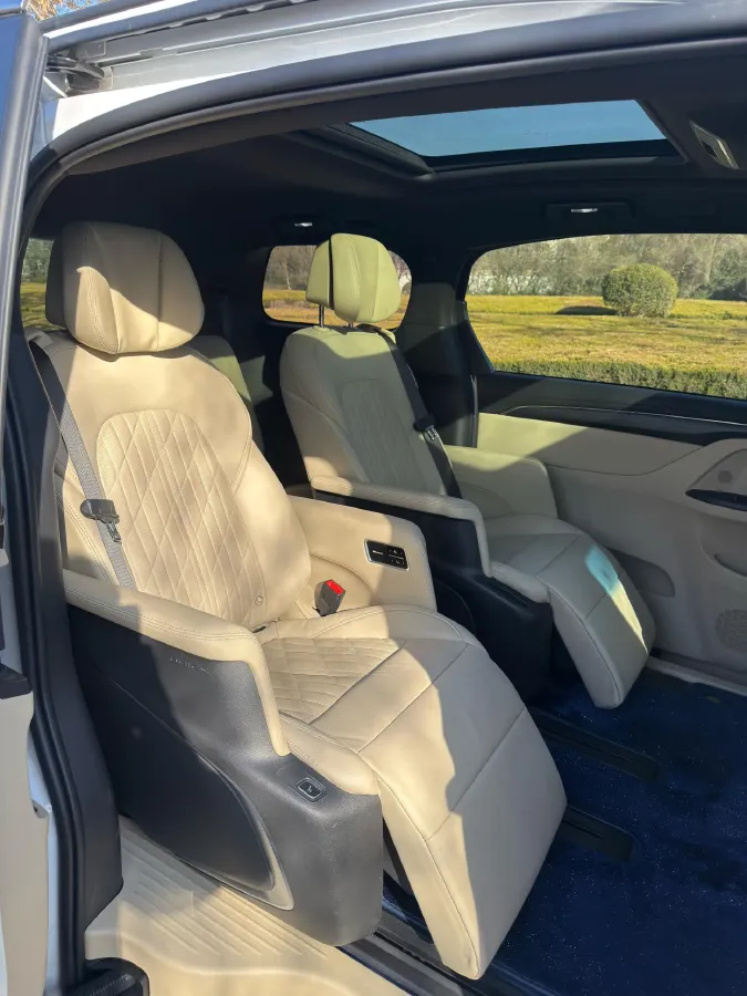 2022 Buick GL8 2.0T 237HP L4 9AT,autocango,china used car exporter,china ev exporter,chinese used car exporter,chinese used ev exporter