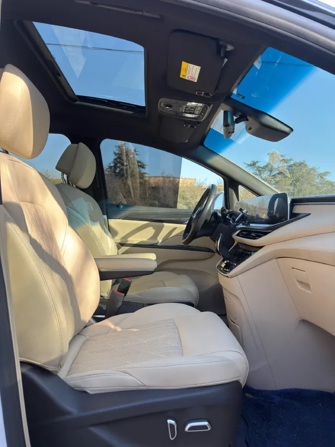 2022 Buick GL8 2.0T 237HP L4 9AT,autocango,china used car exporter,china ev exporter,chinese used car exporter,chinese used ev exporter