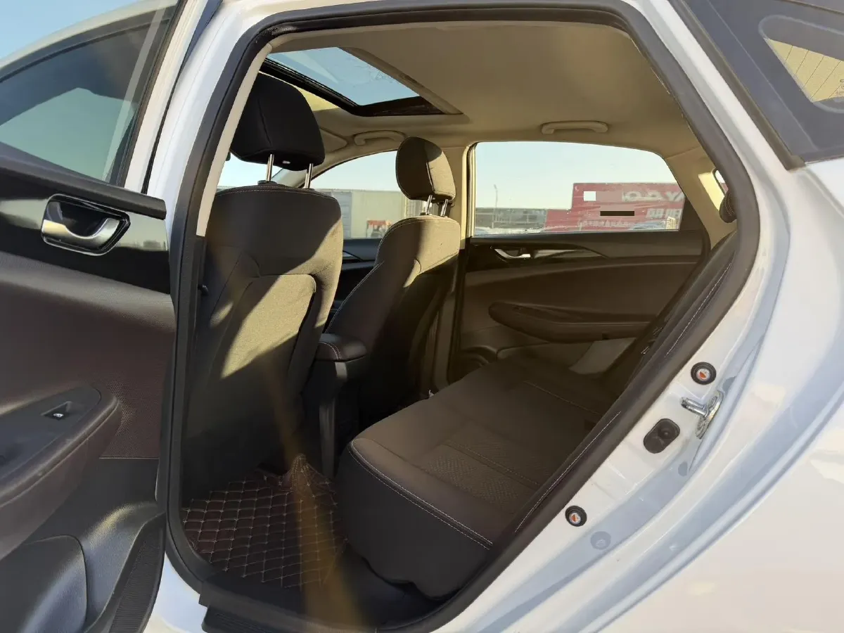 2019 ChangAn Eado DT 1.6L 125HP L4 5MT,autocango,china used car exporter,china ev exporter,chinese used car exporter,chinese used ev exporter