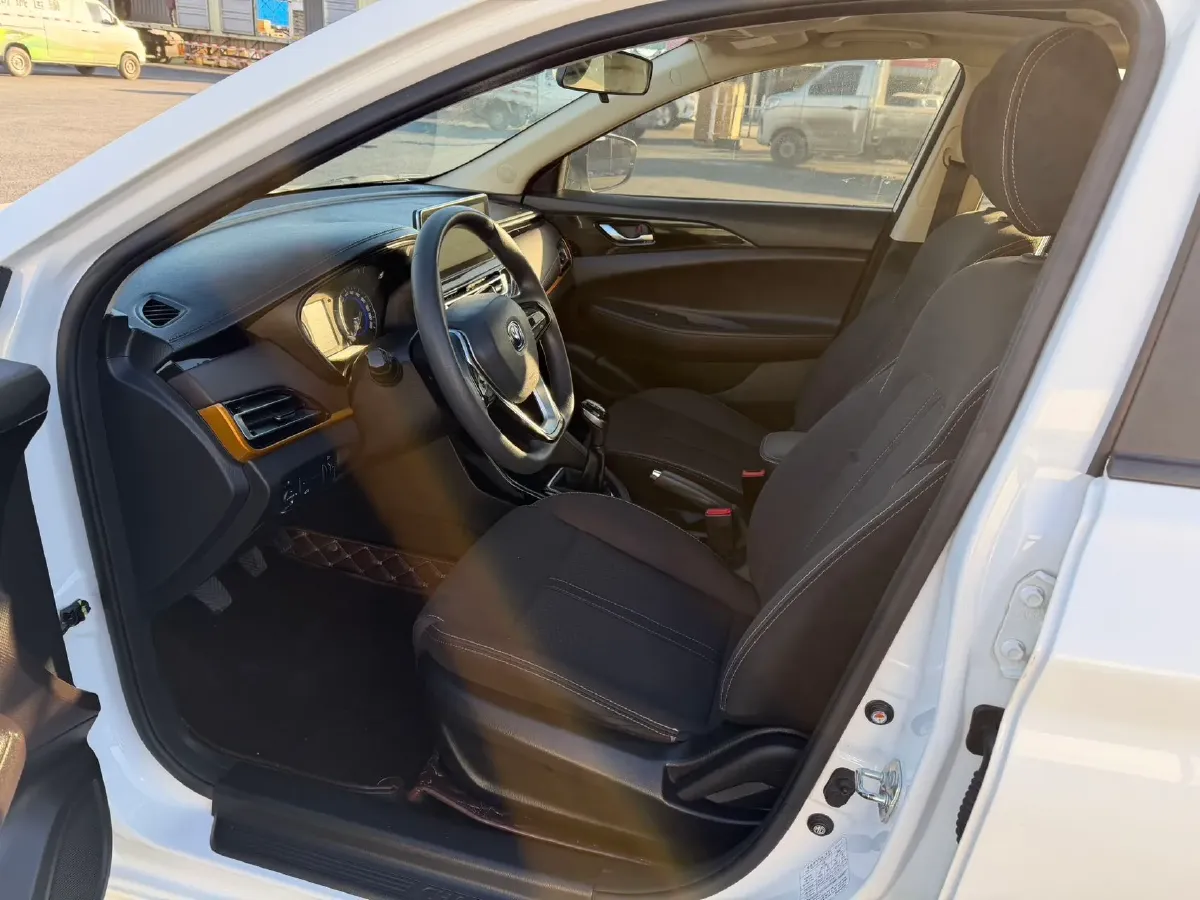 2019 ChangAn Eado DT 1.6L 125HP L4 5MT,autocango,china used car exporter,china ev exporter,chinese used car exporter,chinese used ev exporter