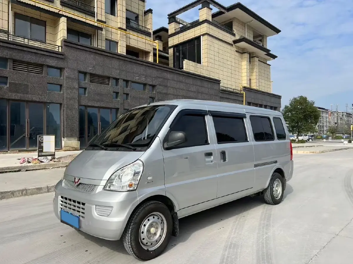 2019 WuLing RongGuang 1.5L 107HP L4 5MT
