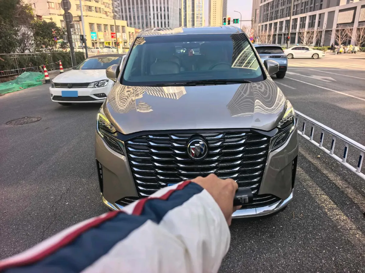 2023 Buick GL8 2.0T 237HP L4 9AT,autocango,china used car exporter,china ev exporter,chinese used car exporter,chinese used ev exporter