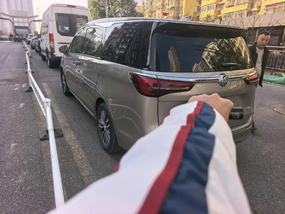 2023 Buick GL8 2.0T 237HP L4 9AT,autocango,china used car exporter,china ev exporter,chinese used car exporter,chinese used ev exporter