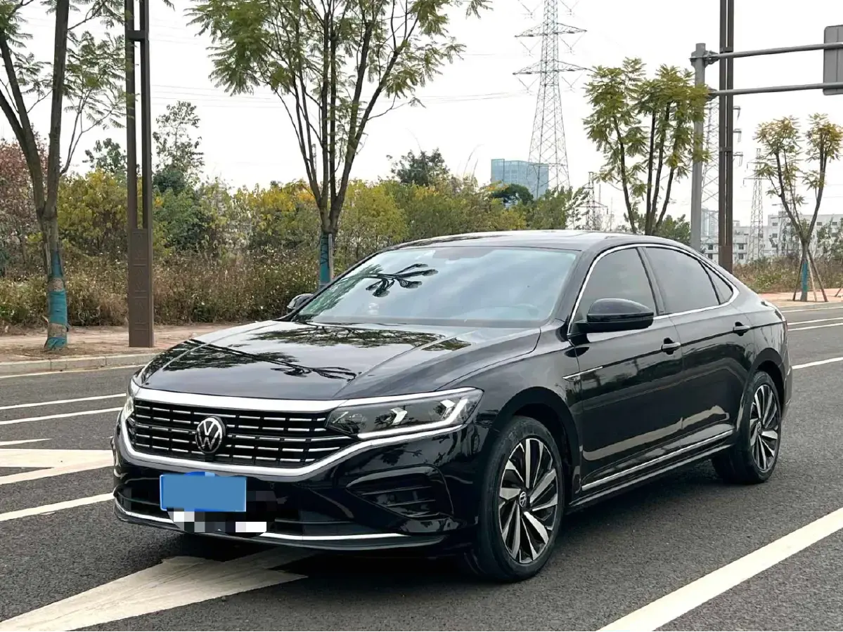 2023 Volkswagen Passat 2.0T 186HP L4 7DCT