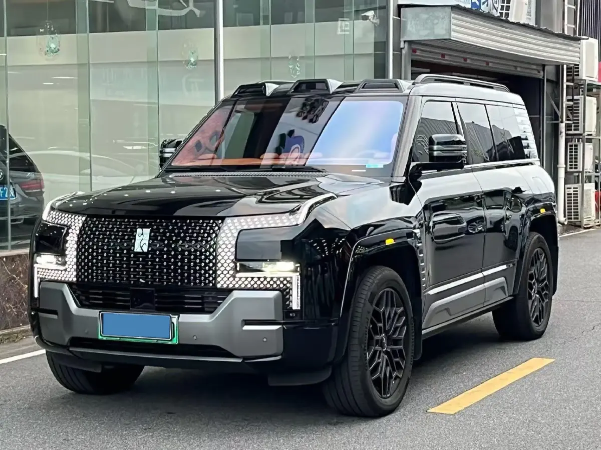 2024 YangWang U8 2.0T 272HP L4 REEV 49.05KWH