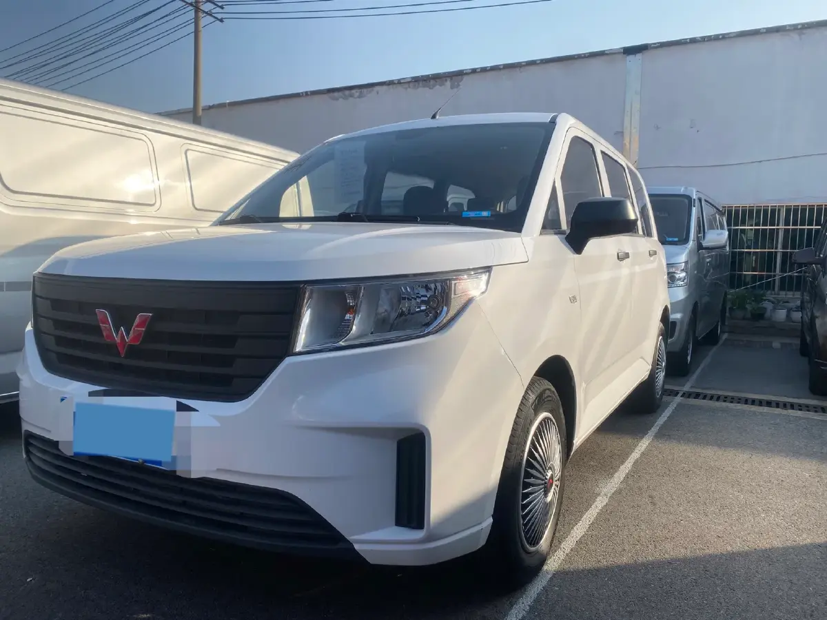 2020 WuLing HongGuang Plus 1.5L 99HP L4 6MT